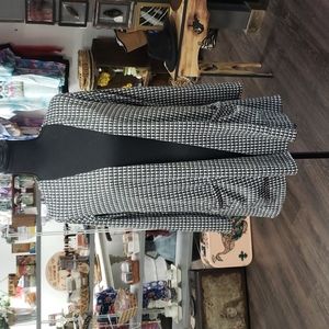 Lularoe SMALL sweater.L WITH POCKETS NWOT